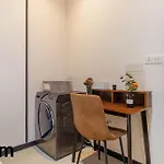 Neu Suites Residence, Embassy Row